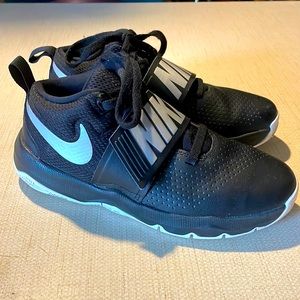 Nike basketball shoes size 4.5 youth